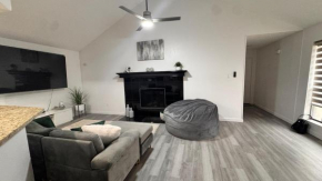 Lux hotel style duplex 86inch TV